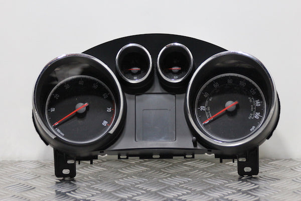 Opel Astra Speedometer (2013) - 1