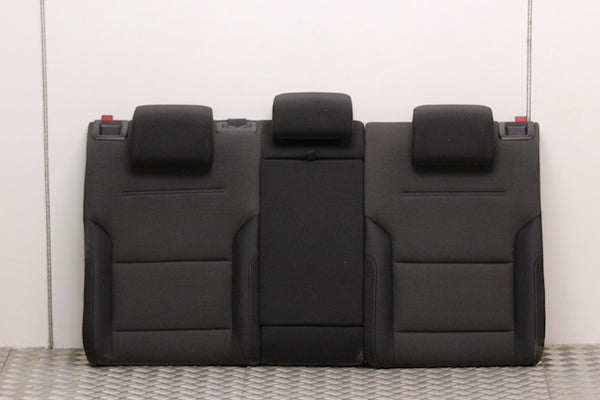 Volkswagen Golf Seats Rear (2015) - 1