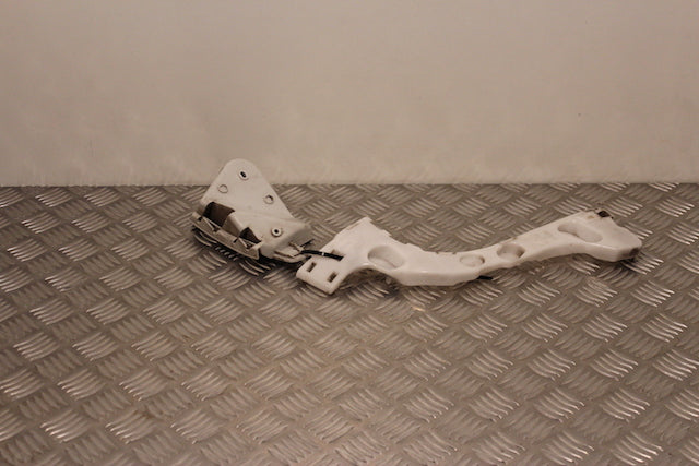Ford Focus Bumper Support Bracket Drivers Side