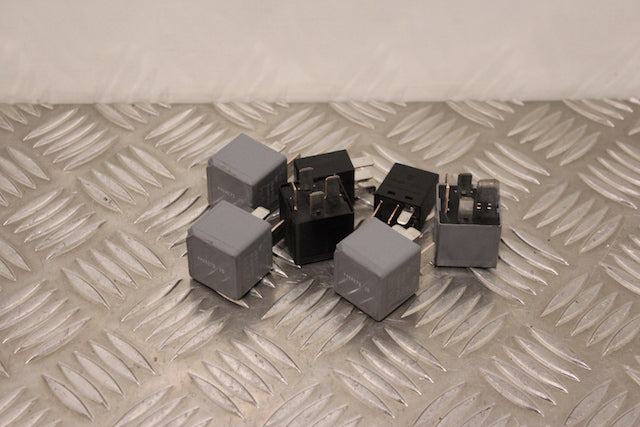 Volvo V40 Relays and Fuses