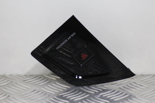 Volkswagen Polo Hazard Switch (2024) - Part photo
