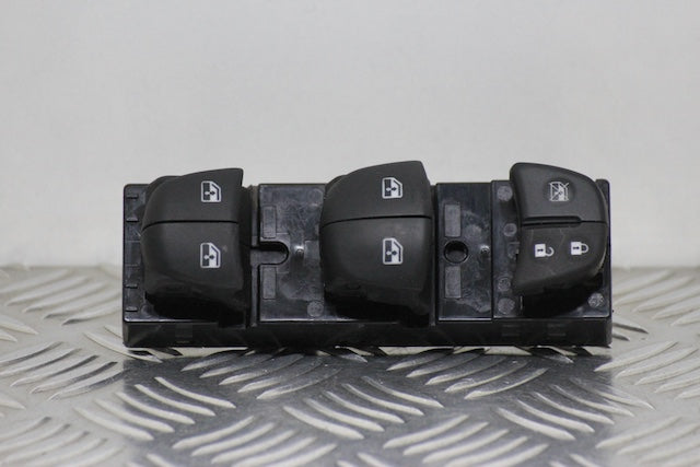 Nissan Qashqai Window Switch Front Drivers (2017)