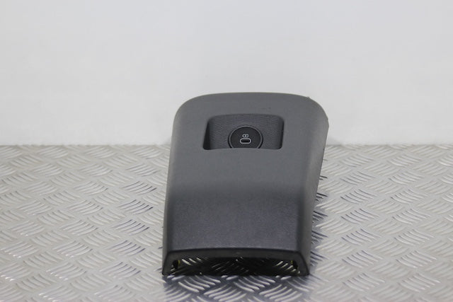 Skoda Fabia USB Socket Connector No1 (2024)