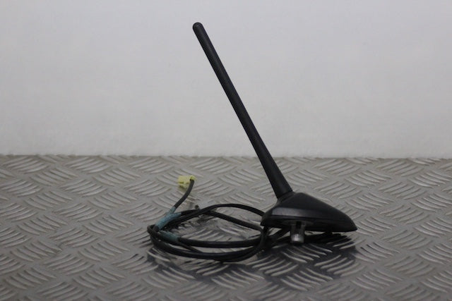 Toyota Auris Aerial with Socket (2011)