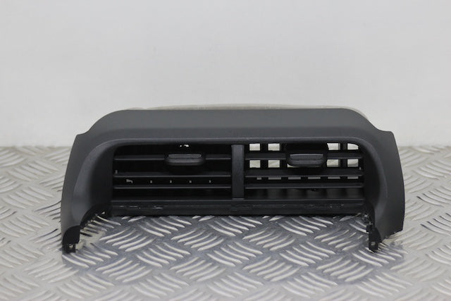 Toyota Yaris Dashboard Airvent Center