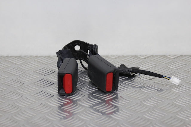 Nissan Juke Seat Belt Buckle Lock Centre Rear