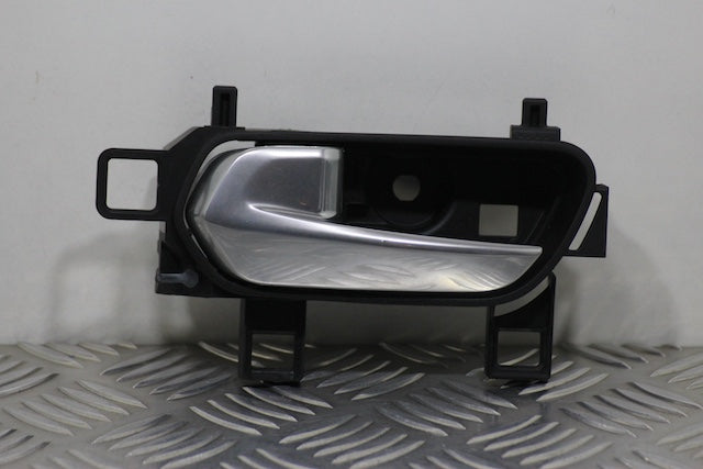 Nissan Juke Door Handle Inner Front Passengers Side (2020)