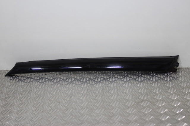 Nissan Juke Windscreen Moulding R