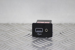 Nissan Juke USB Socket Connector No1