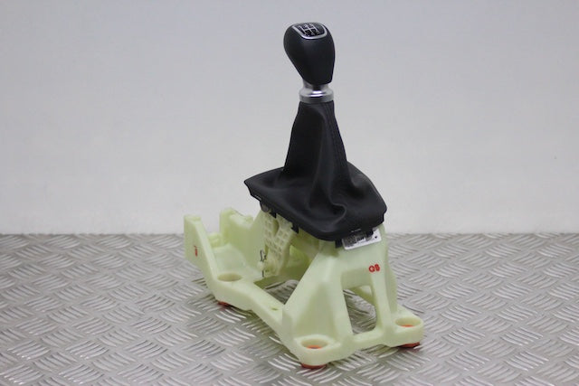 Hyundai i20 Gear Stick (2023) - Part photo