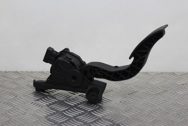 Hyundai i20 Accelerator Throttle Pedal (2023) - Part photo