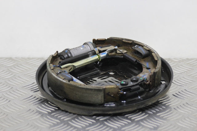 Hyundai i20 Brake Plate with Shoes and Cylinder Rear Left (2023) - Part photo
