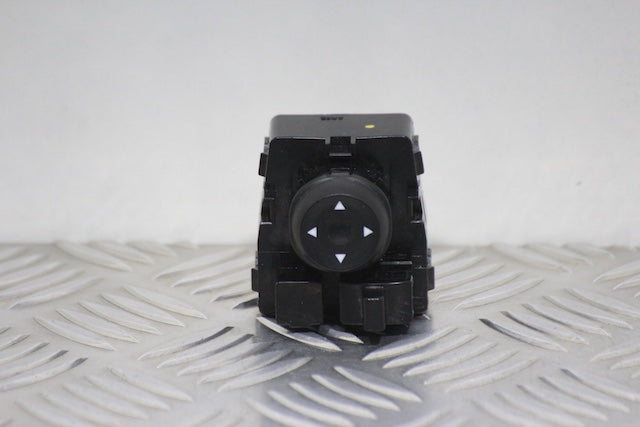 Hyundai i20 Door Mirror Control Switch (2023) - Part photo