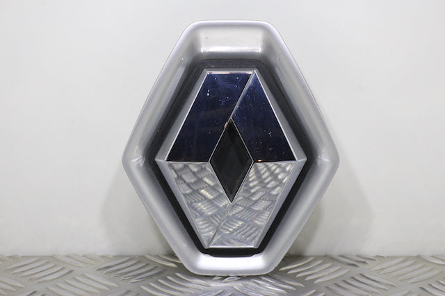 Renault Laguna Bumper Grill Badge (2009)
