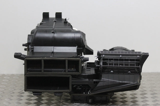 Hyundai i20 Heater Box complete with Matrix (2023) - Part photo