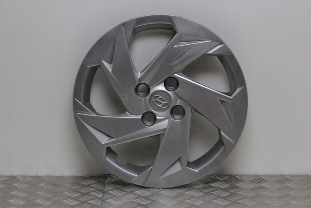 Hyundai i20 Wheel Cover Front Passengers Side (2023) - Part photo