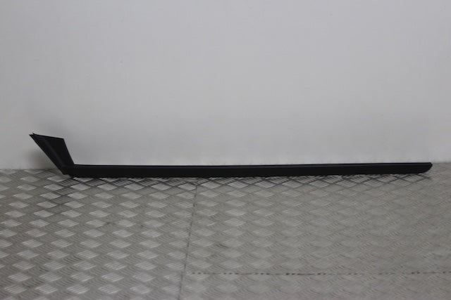 Hyundai i20 Windscreen Moulding L (2023) - Part photo