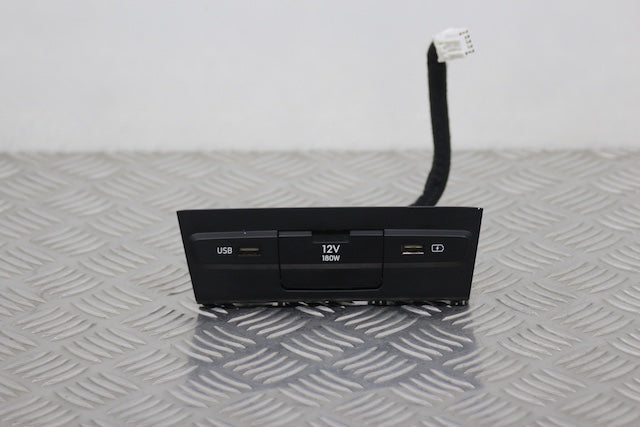 Hyundai i20 USB Socket Connector No1 (2023) - Part photo