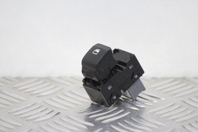 Hyundai i20 Window Switch Rear Passengers Side (2023) - Part photo