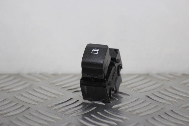 Hyundai i20 Window Switch Front Passengers Side (2023) - Part photo