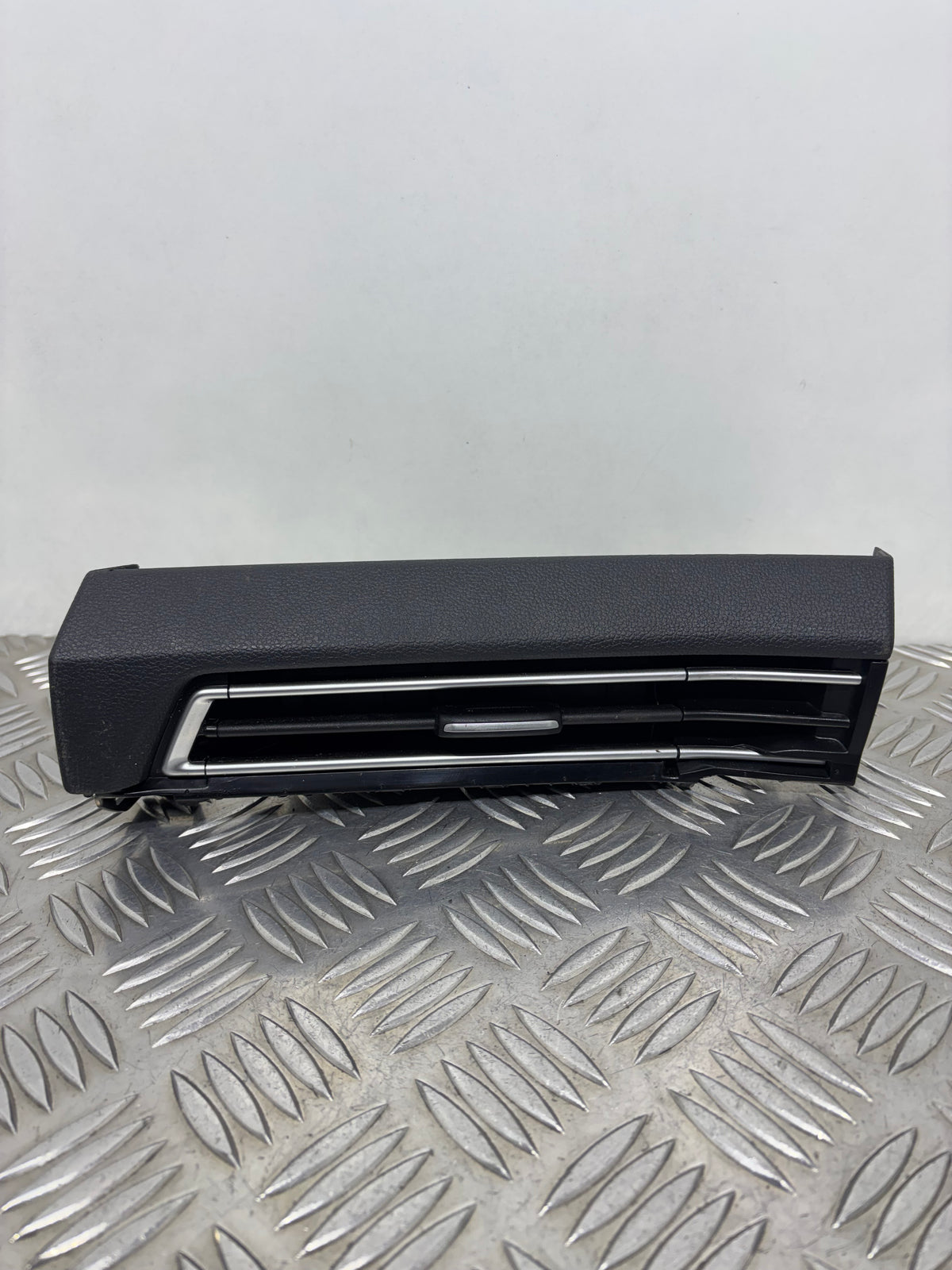 Volkswagen Golf Dashboard Airvent Drivers Side (2022)