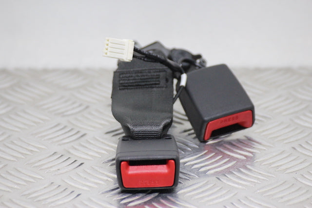 Hyundai i30 Seat Belt Buckle Lock Centre Rear 