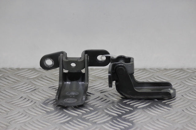 Kia Sportage Door Hinges Front Drivers Side (2022)