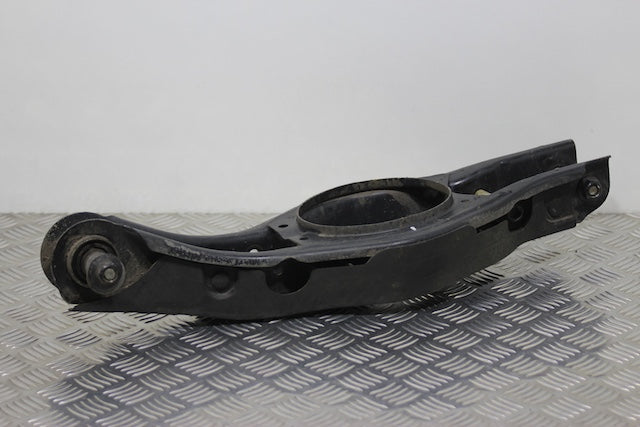 Kia Sportage soporte de muelle del brazo de suspensión trasero lado del acompañante 2022