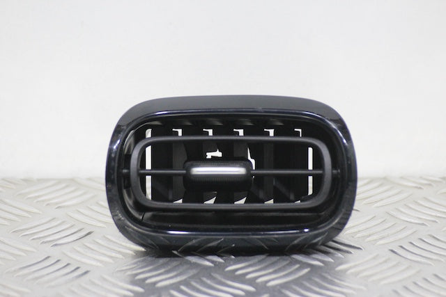 Toyota Yaris Dashboard Airvent Passengers Side
