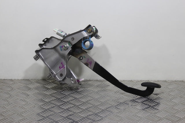 Toyota Yaris Clutch Pedal