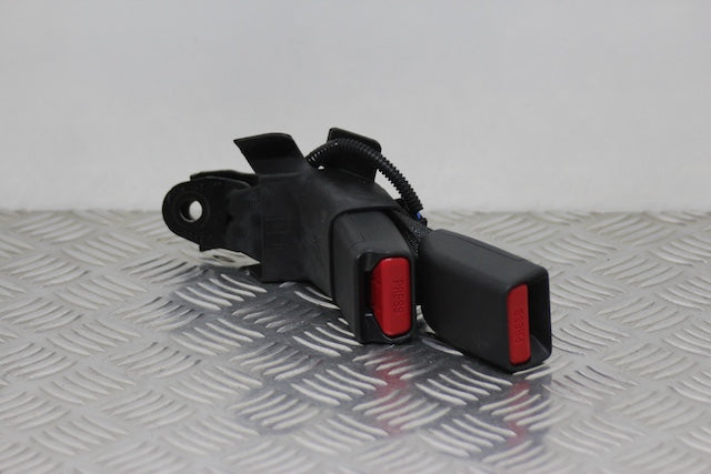 Toyota Yaris Seat Belt Buckle Lock Rear Passengers Side