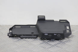 Toyota Yaris USB Socket Connector No1