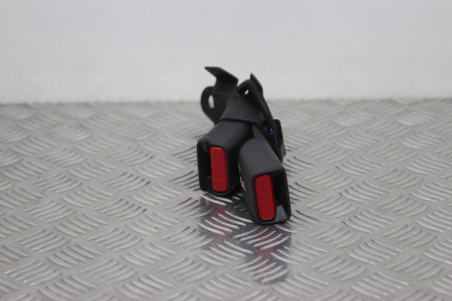 Toyota Yaris Seat Belt Buckle Lock Centre Rear 2024