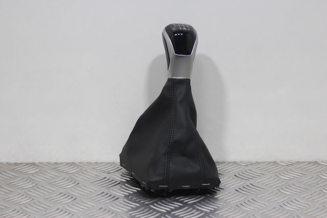 Volkswagen Golf Gear Knob (2022)