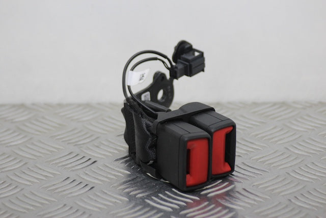 Volkswagen Golf Seat Belt Buckle Lock Rear Passengers Side