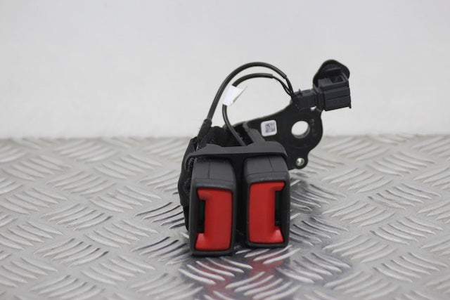 Volkswagen Golf Seat Belt Buckle Lock Centre Rear