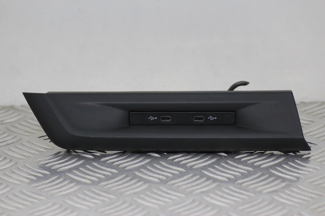 Volkswagen Golf Auxiliary Port (2022)