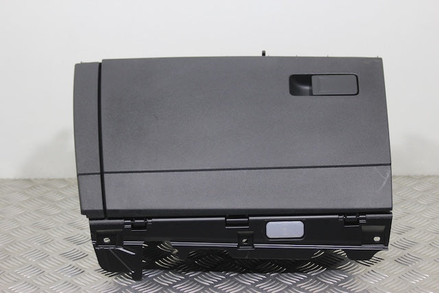 Volkswagen Golf Glove Box (2022)
