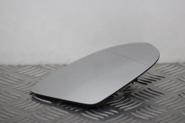 Volkswagen Golf Door Mirror Glass Drivers Side