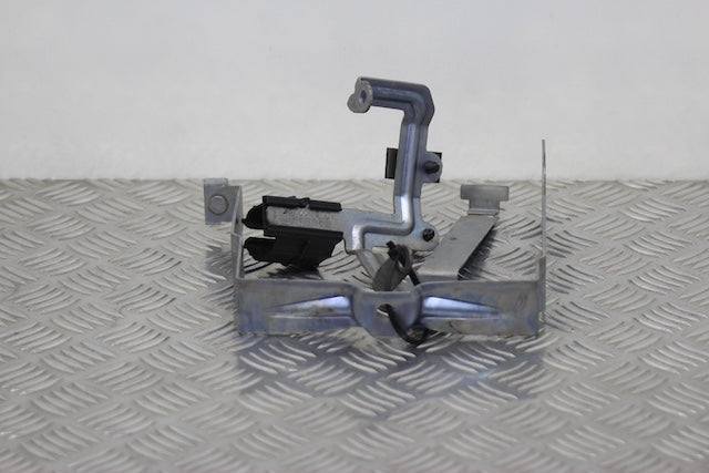 Volkswagen Golf Battery Clamp (2022)