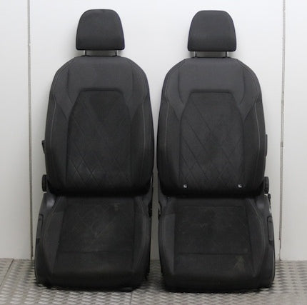 Volkswagen Golf Seat Front x2 (2022)