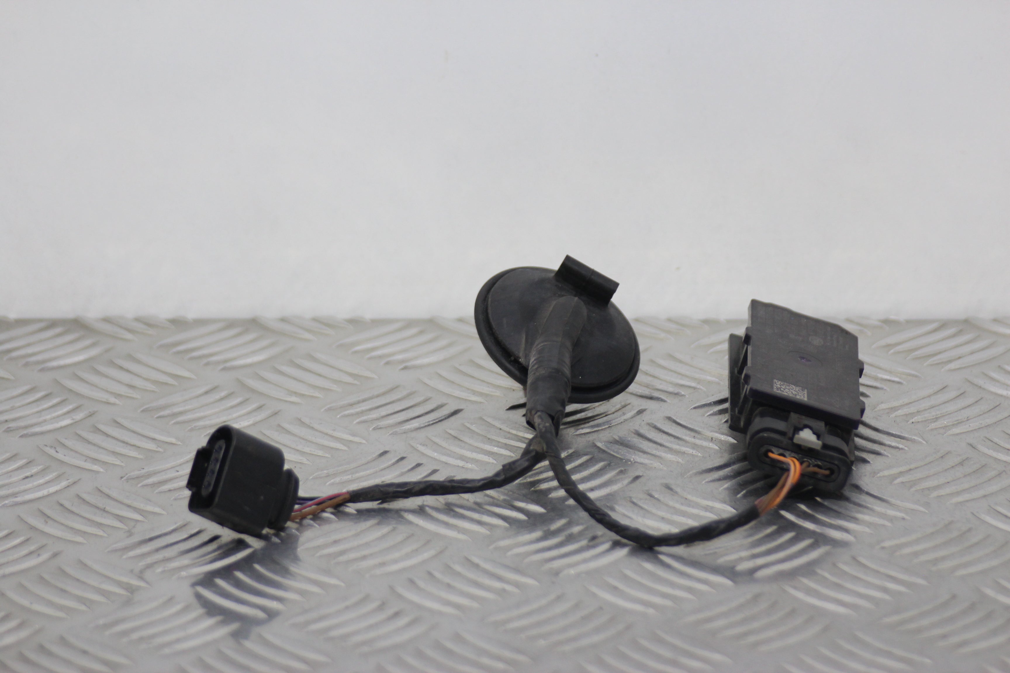 Volkswagen Golf Keyless Entry Antenna Rear Drivers Side (2022)