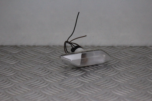 Dacia Sandero Wing Indicator Lamp Passengers Side