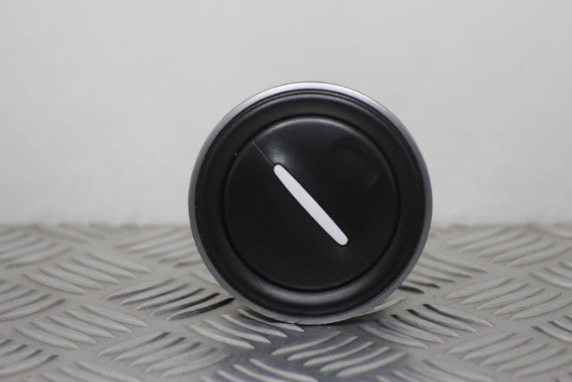 Dacia Duster Dashboard Airvent Center Passengers Side 2023–2025