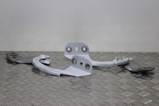 Ford Focus Bonnet Hinge x2 (2016)