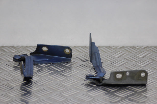 Ford Focus Bonnet Hinge x2 (1999)