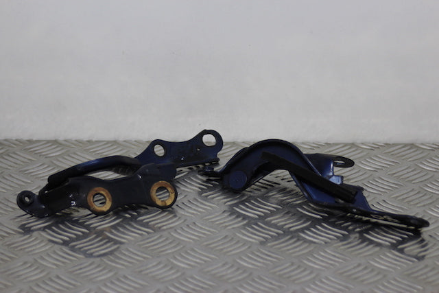 Toyota Corolla Verso Bonnet Hinge x2 (2001)