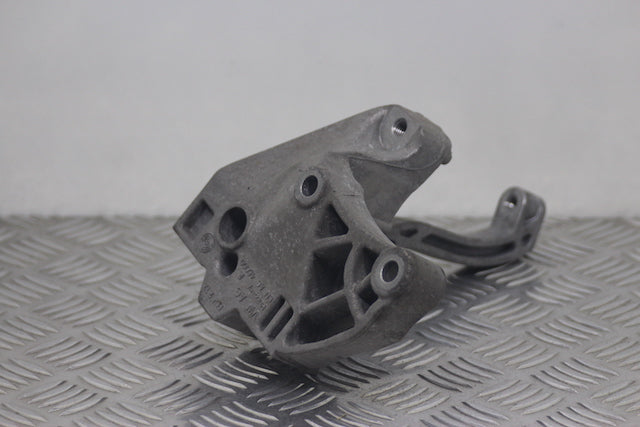 Volkswagen Golf Gearbox Mounting Support Bracket 