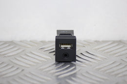 Toyota Corolla USB Socket Connector No1 