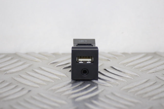 Toyota Corolla USB Socket Connector No1 